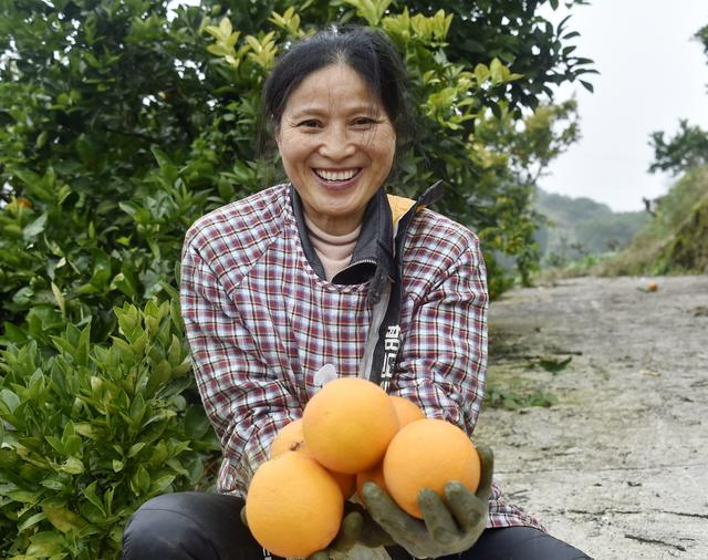 寒冬里的乡村笑脸 温暖如春