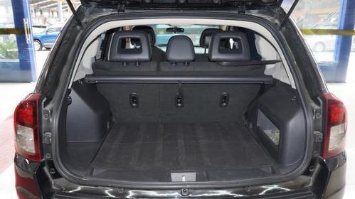 jeep大切诺基后备箱怎么打开