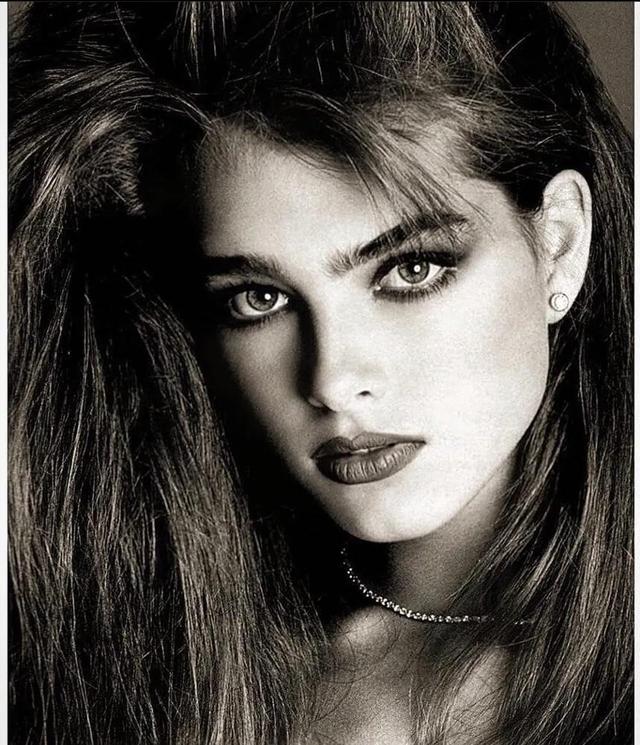 波姬小丝真惊艳:从小美到大,却不忘读书深造,终成国民梦中情人