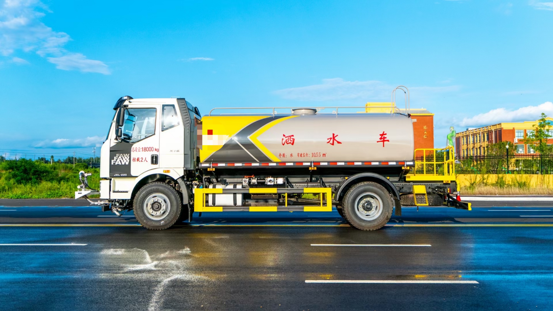 洒水车美图欣赏13.3立方解放前冲后洒