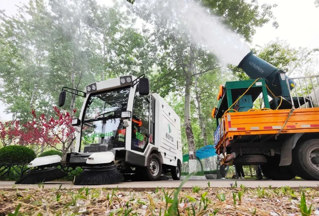 直击北京杨柳飞絮治理:高压喷雾车上阵!防护办法请收好