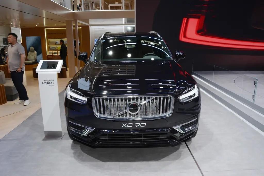新款沃尔沃xc90曝光,提供2.0t汽油和插混动力8月上市