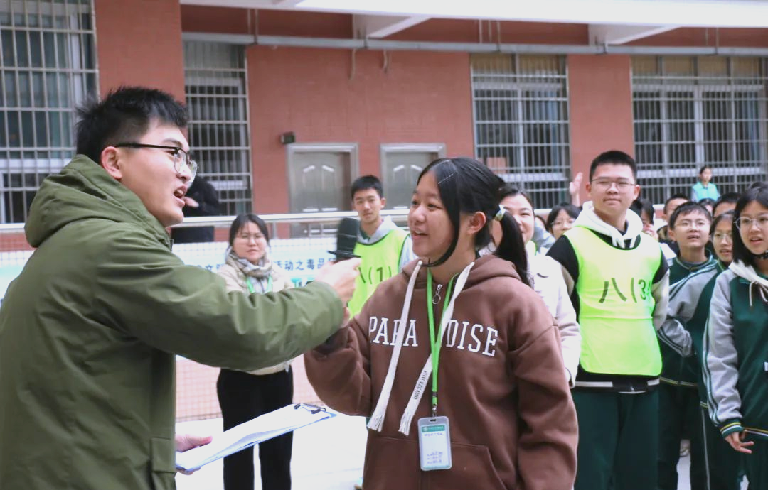 英德市实验中学读书节:书香与经典同行