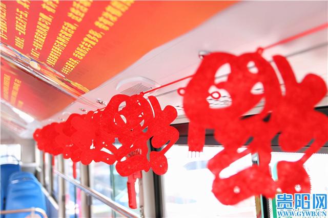 贵阳8路公交车年味浓