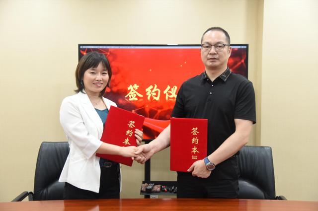 新华青少年儿童食品质量研究发展中心与中润华通签署战略合作协议