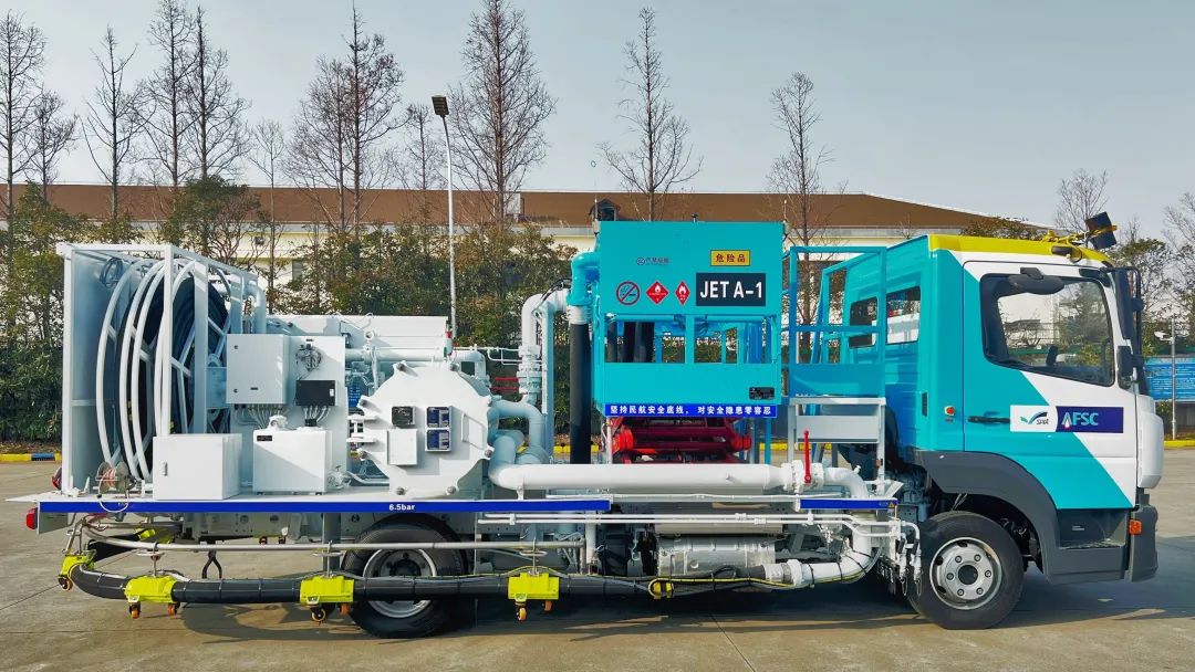 中国航油物流承飞公司新一代飞机管线加油车成功交付客户