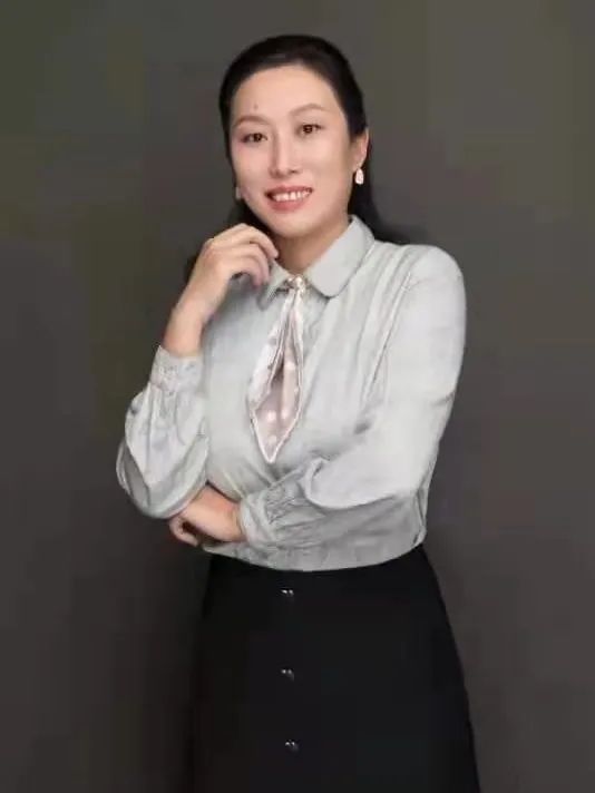 祝贺我院王菁老师荣获2021年度"优秀教师"称号