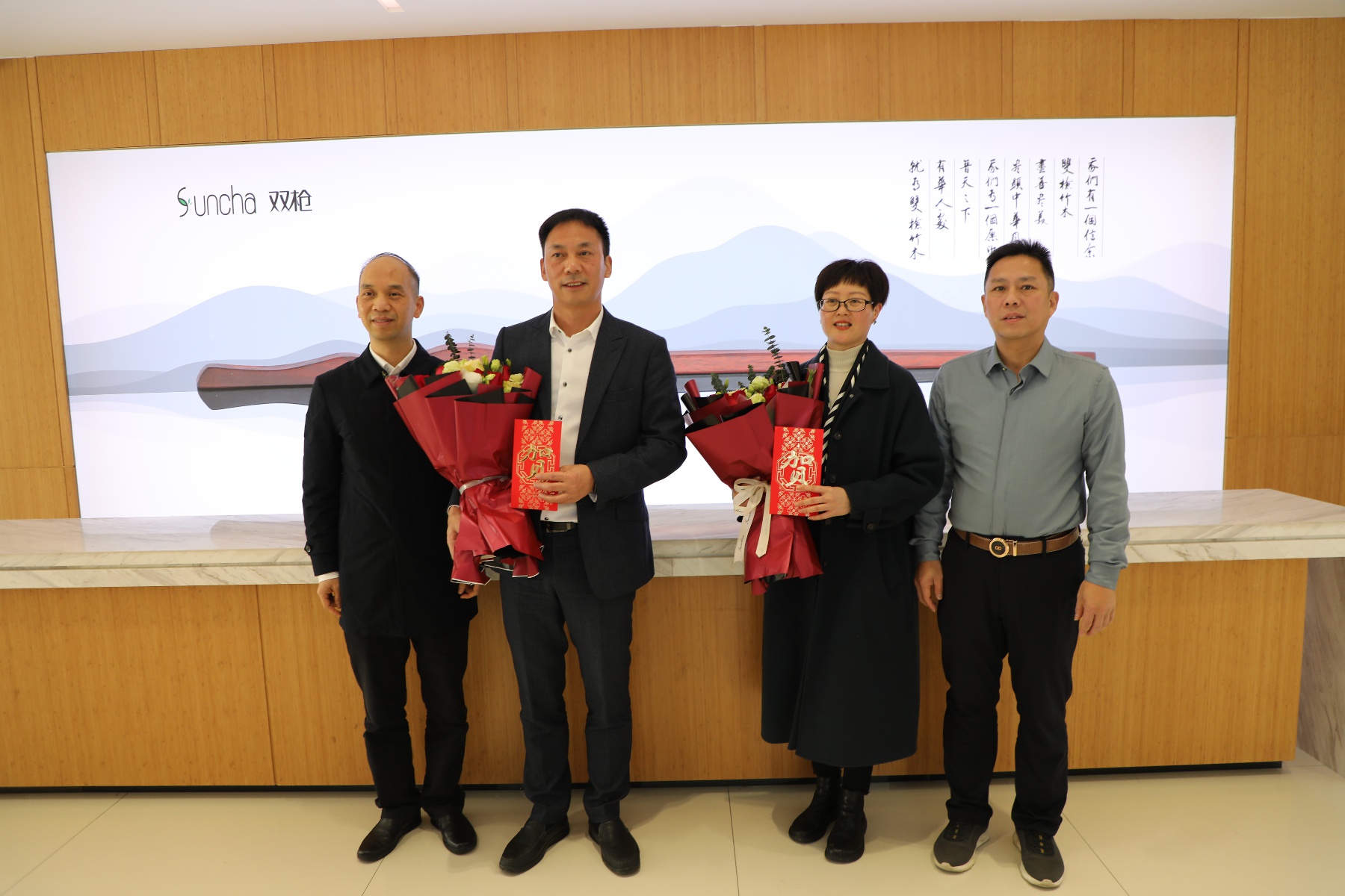 庆元县领导田健晖,吴秋标走访慰问劳动模范