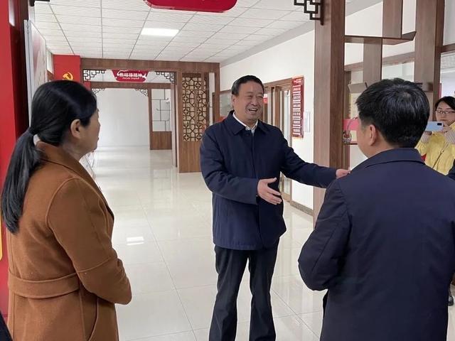 南阳市人大副书记,副主任高贤信督导全国文明城市常态化创建工作