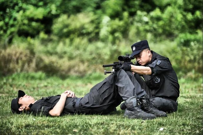 奋进者·劳动美丨特警支队利箭突击队