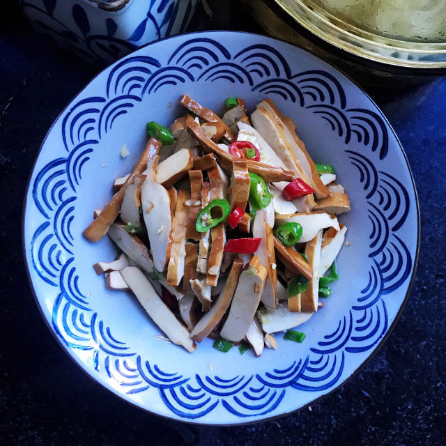 双椒拌豆干,多吃豆制品,有益健康哦!