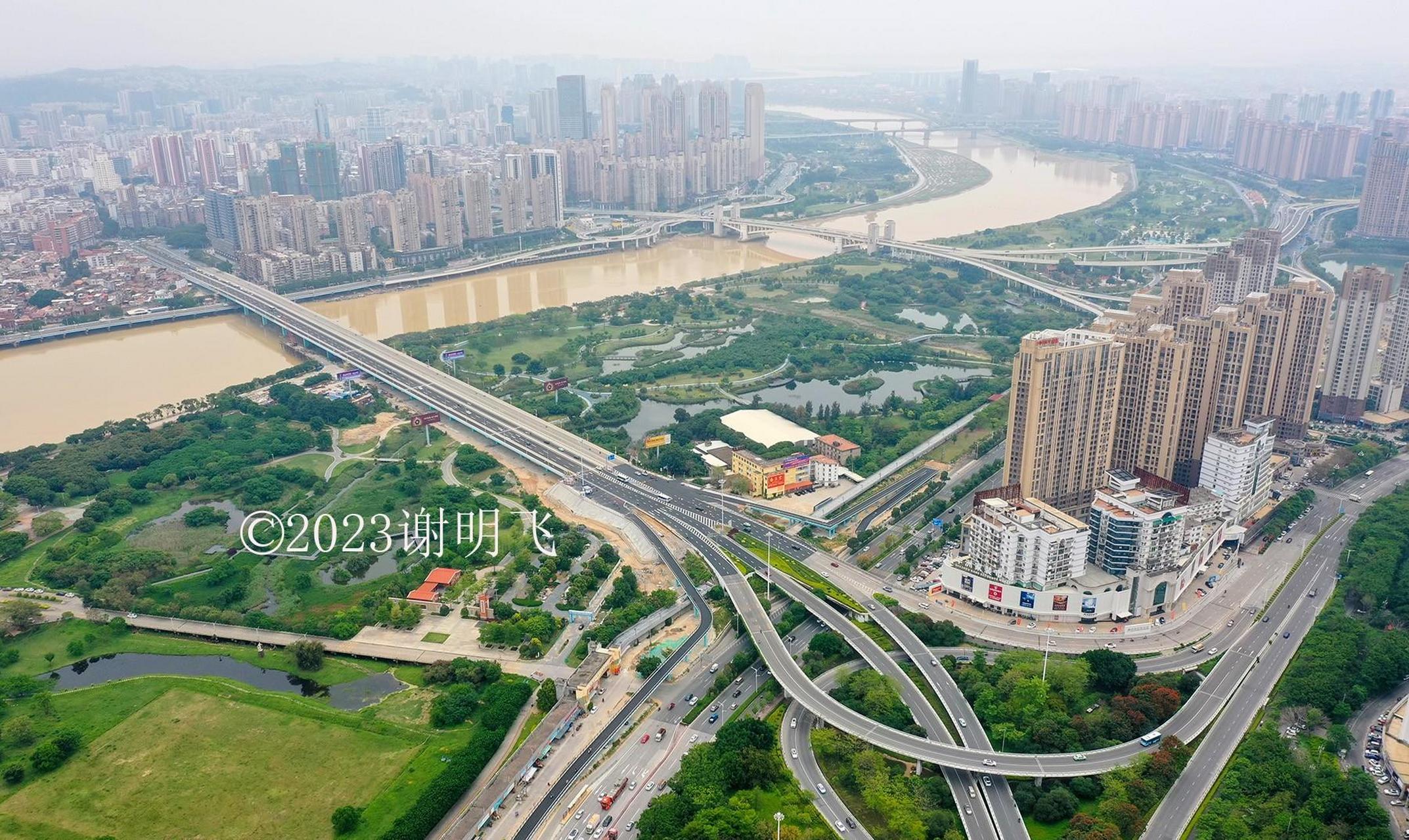 今天泉州大桥扩建的新桥终于通车了,从目前来看,进城方向在宝洲街路口