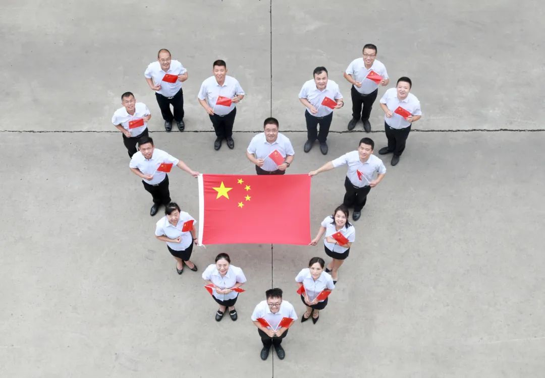 与五星红旗同框,向祖国母亲深情告白!