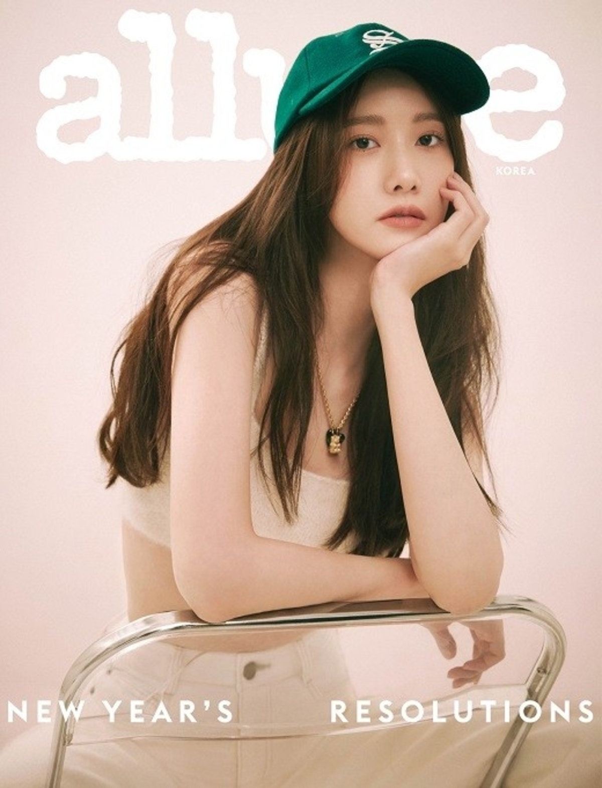 林允儿被选为时尚杂志《allure KOREA》1月封面模 《新年快乐》相关采访