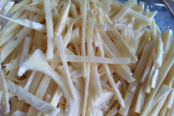 酸笋,广西地区的一种传统美食,独特的酸味和口感深受人们喜爱