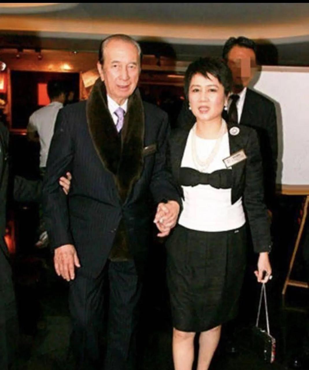 四太梁安琪年轻时好土呀!好像乡下妹,三太陈婉珍也比她会打扮呀!