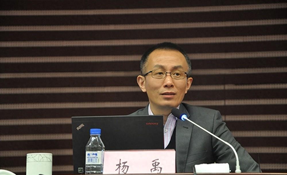 央视评论员杨禹的热度,终于结束了?是网友偏激分裂还是意料之中