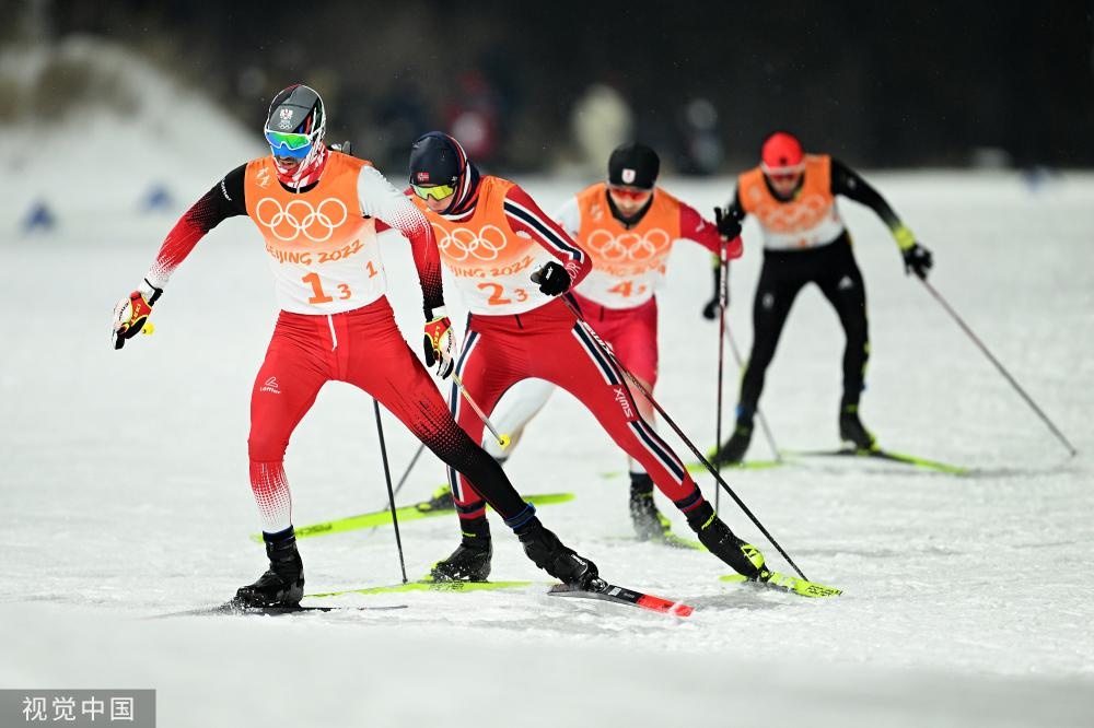 「图」北京冬奥会北欧两项团体赛 挪威队夺金