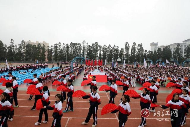 罗平县罗雄第一中学体育文化艺术节展现激扬青春