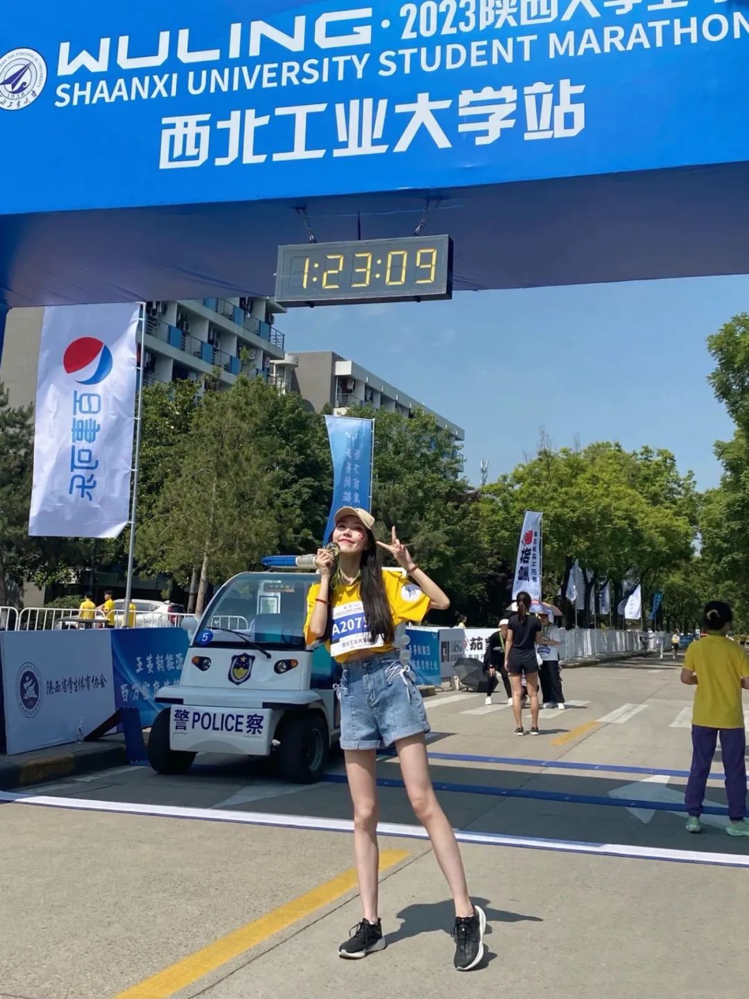 既阳光淡雅又多才多艺她是西工大女绘画师宋郭睿
