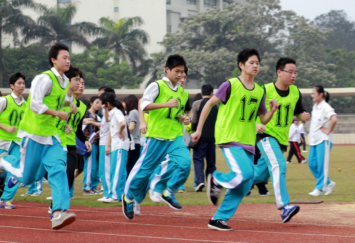 学生跑步照片图片素材图片