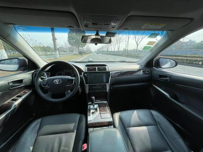 15款丰田凯美瑞2.0g黑色内饰
