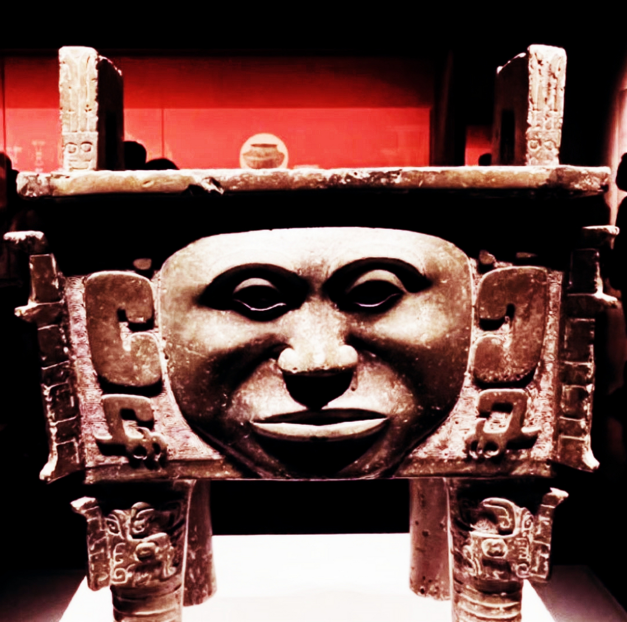 湖南省博物馆藏人面鼎方鼎.