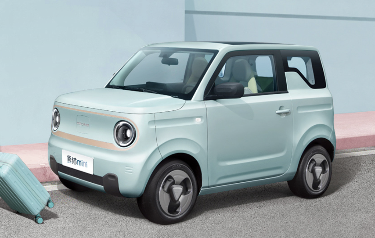 "吉利双人座微型车"通常指的是中国吉利汽车公司推出的某款