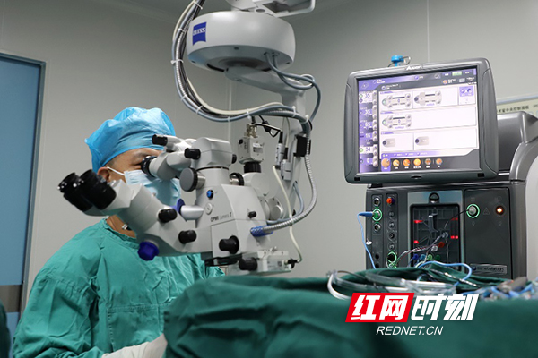 眼底手术添利器 衡阳爱尔引进alcon constellation 玻切手术系统