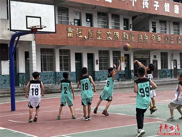 洪江市沙湾乡中心小学:阳光少年奋勇拼搏,篮球赛场精彩纷呈