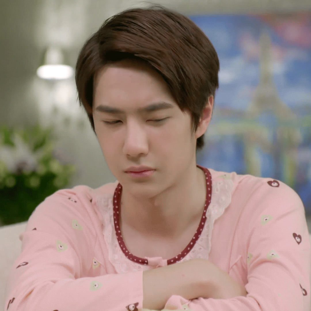 王一博看到了,然后截掉标志,微信发给了导演… 陈铭章导演:这是翟小爷