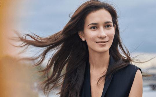 韩庚老婆卢靖姗晒女儿萌照,打码保护孩子隐私,小公主侧颜超可爱