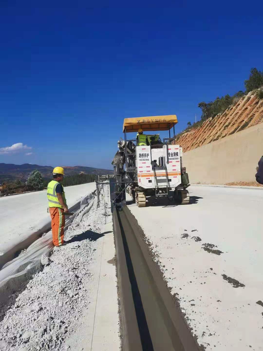 路沿石滑模机@隆鹏滑模@滑模成型机