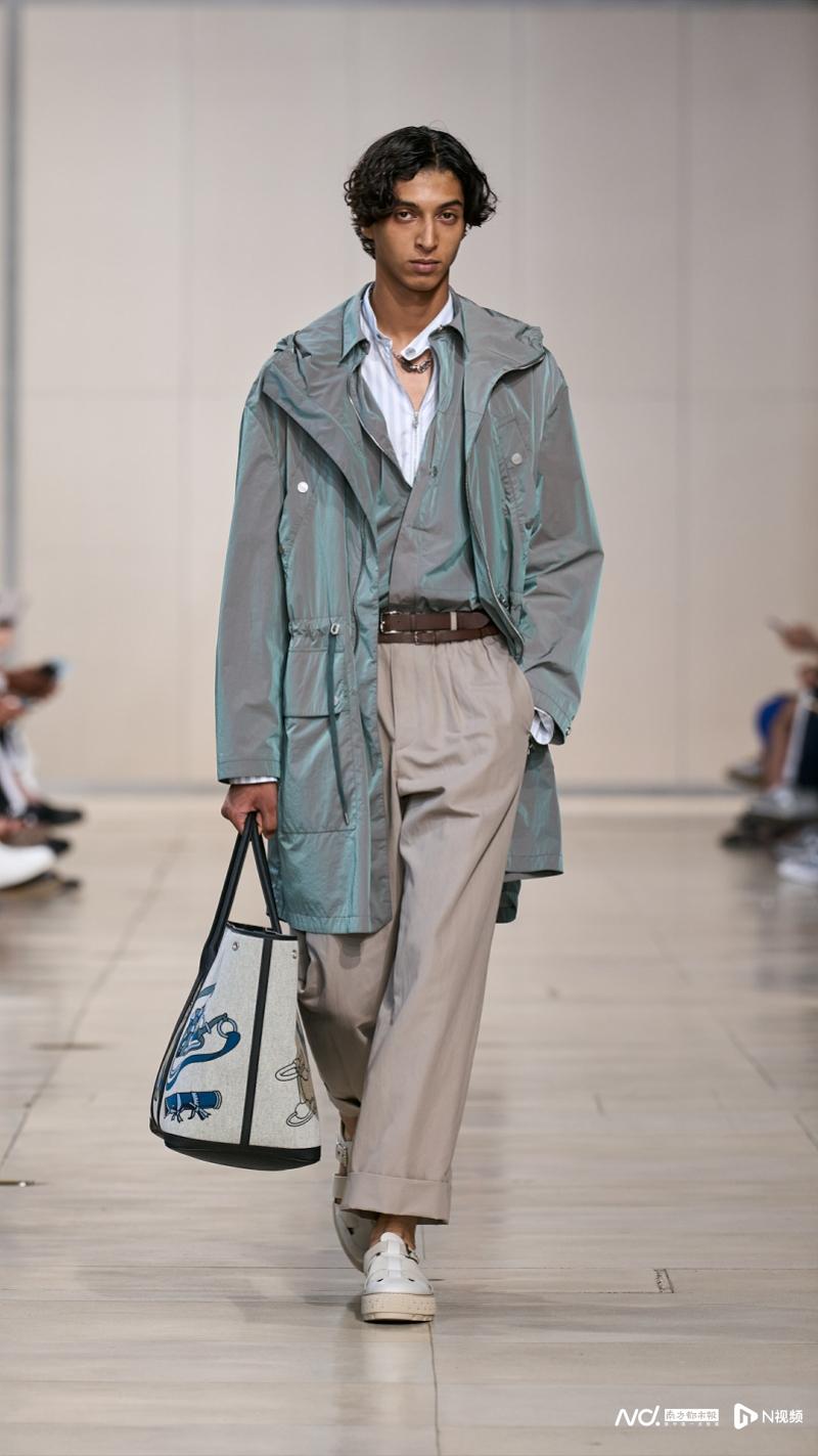 爱马仕2024春夏男装追求一种更年轻化的惬意风格