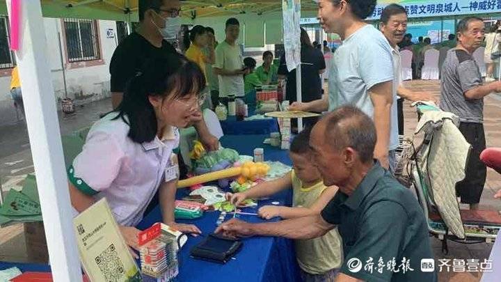 为高温劳动者送清凉,社区文化节走进济南甸柳庄社区