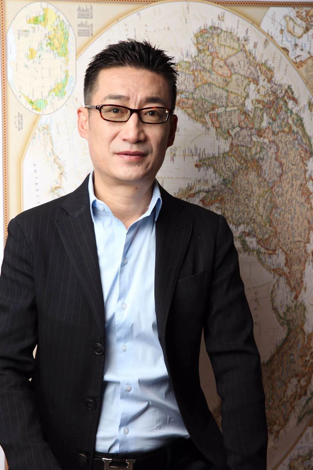 易联众集团召开"强化领导干部管理工作"会议,董事长张曦主持会议并