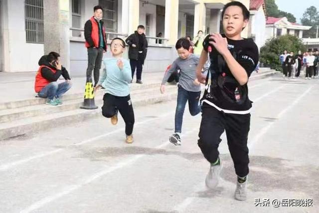 岳阳县月田镇中心小学举办冬季趣味体育运动会