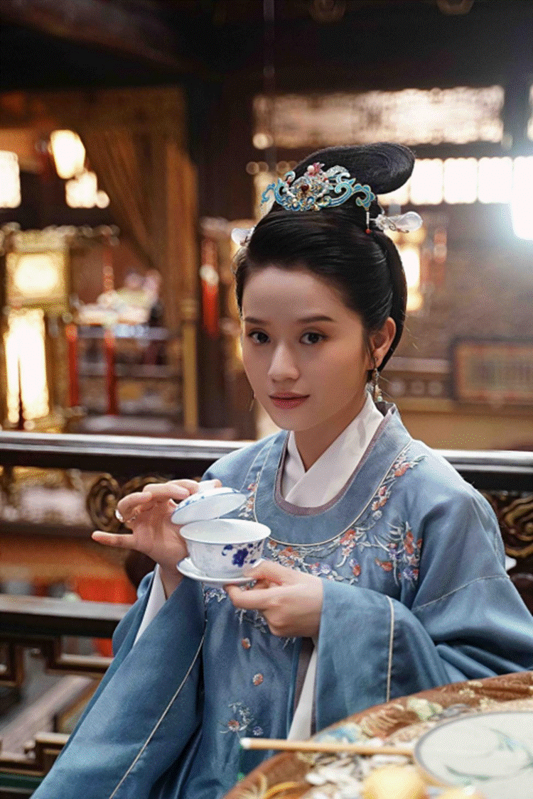 《红楼梦之金玉良缘》首映 尤氏扮演者苏倩薇亮相