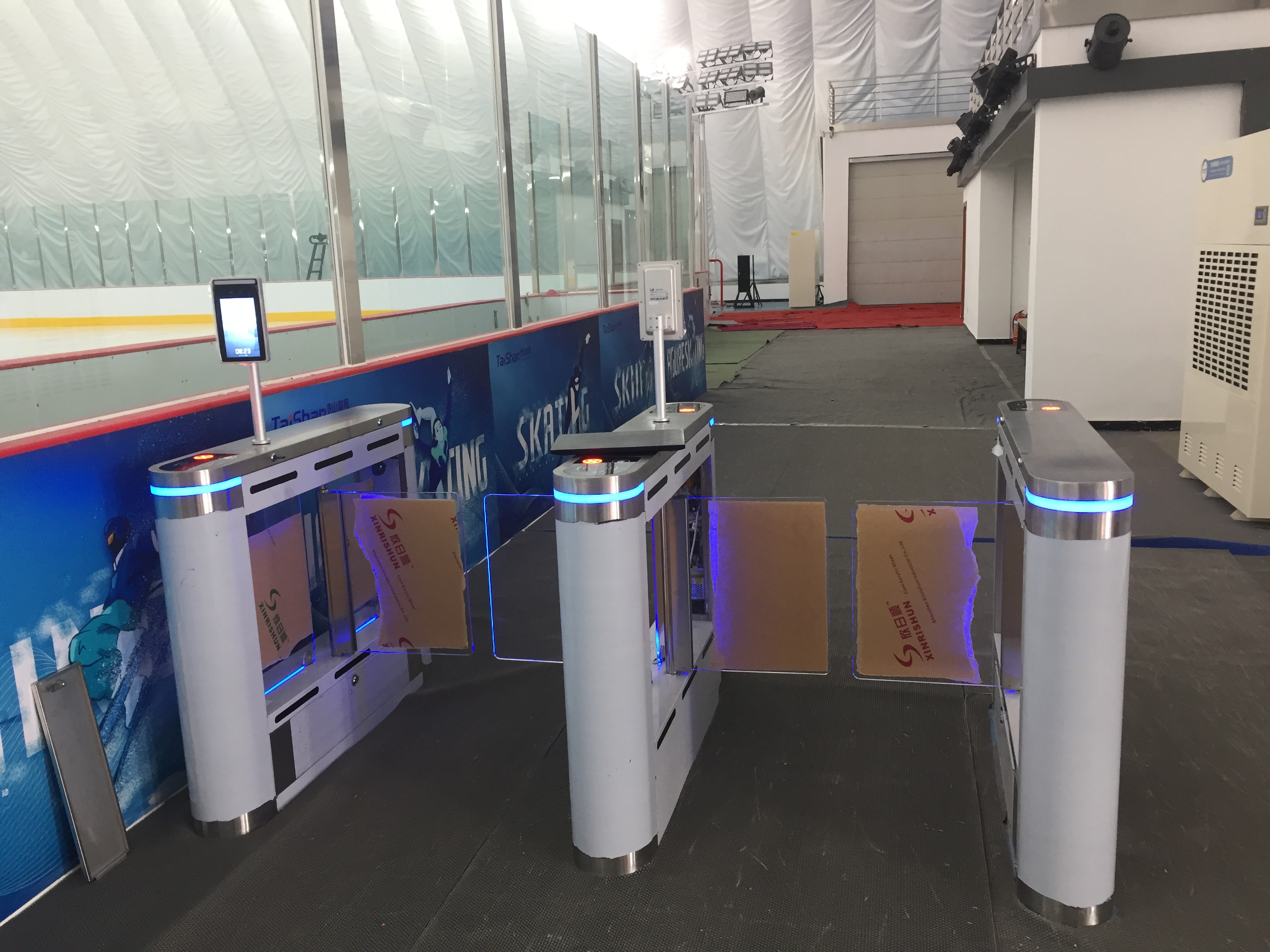 智慧校园人脸识别闸机门禁系统及设备功能应用