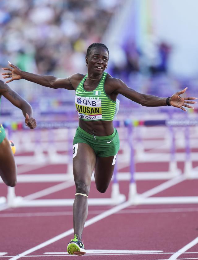 (田径世锦赛)(4)阿姆桑打破女子100米栏世界纪录
