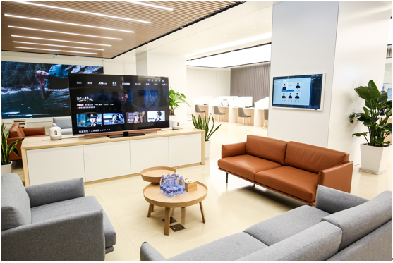 人性化与高科技融合 华为全球首家新模式客户服务中心落地北京三里屯