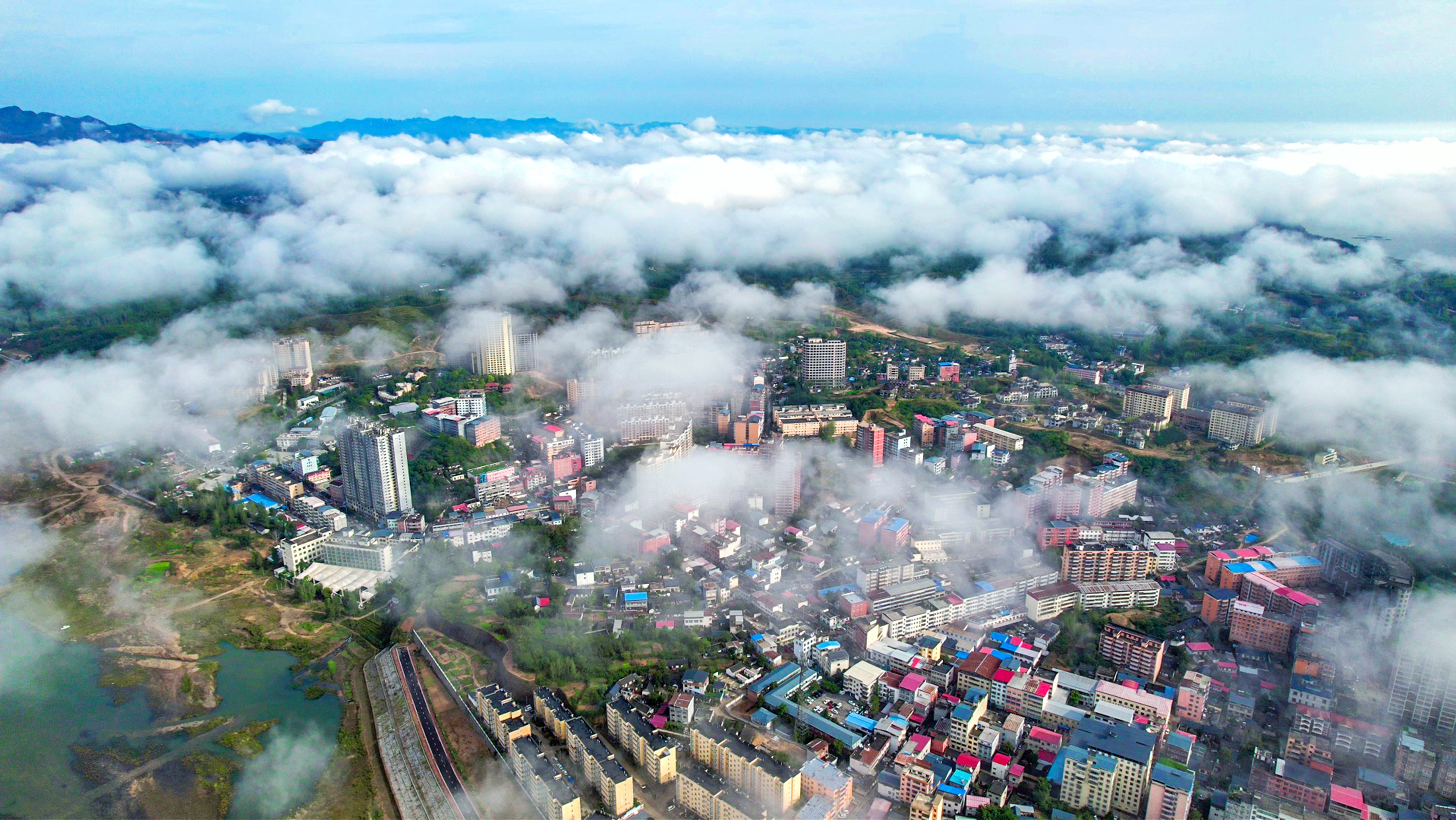 鲁山下汤镇:云海起伏湖光山色 秀美下汤人间仙境