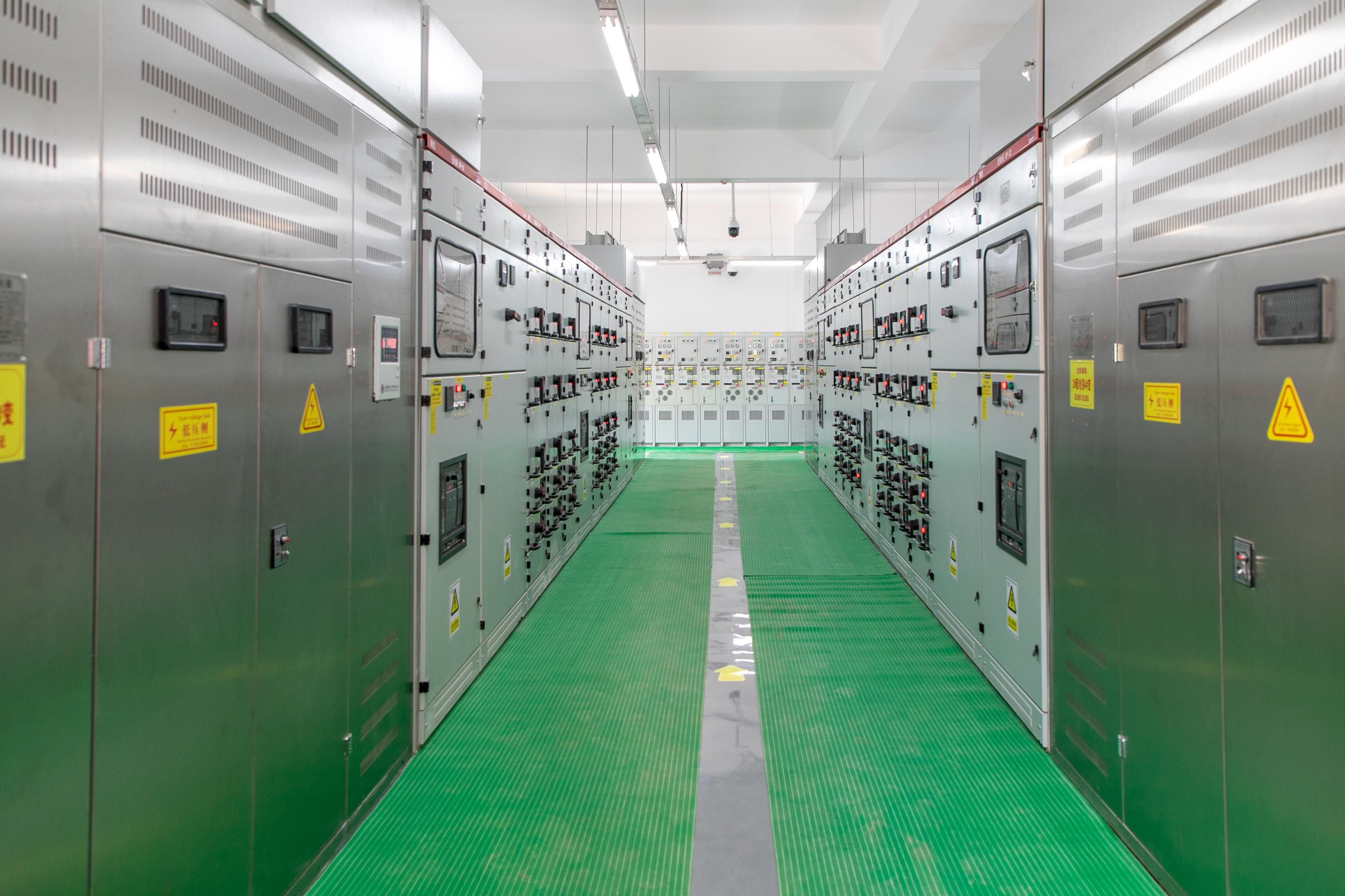 靖江供电建成首个融合型配电房数字机房