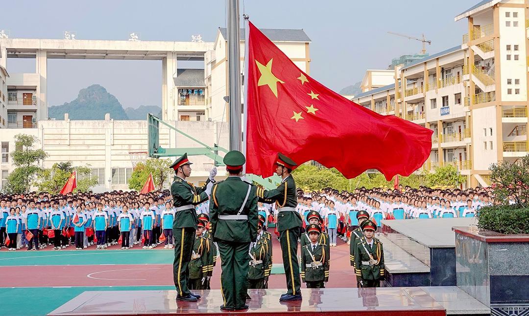 都安各族群众欢歌迎国庆