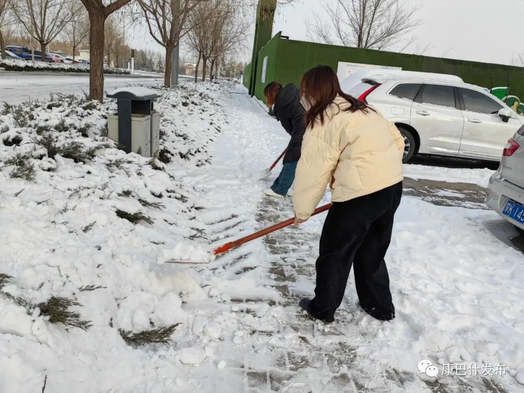 全城总动员清雪保畅通