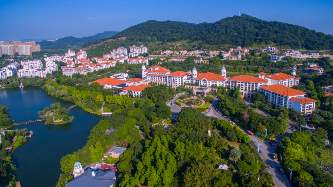 碧桂园广州凤凰城酒店位于广园东路新塘路段内,临近地铁13号线新塘站