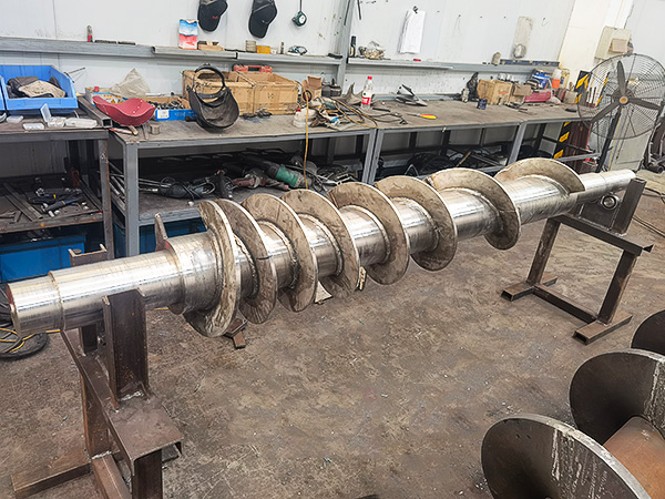 什么是化工螺旋压榨机螺旋轴?