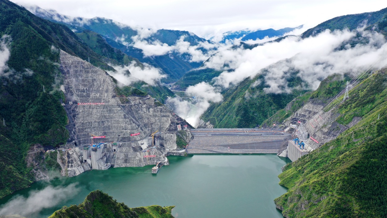 雅砻江两河口水电站投产发电,中国水电迈向高海拔寒冷地区