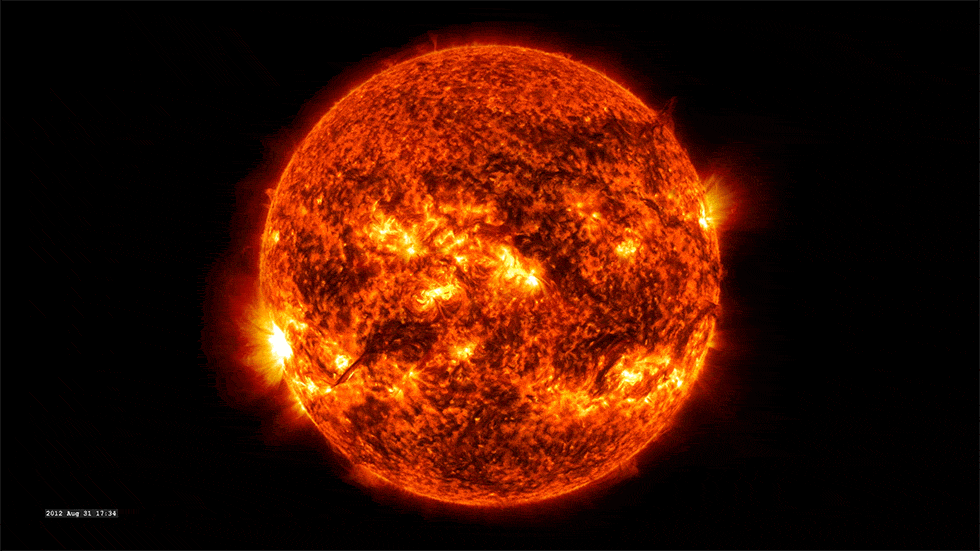 这些区域通常都会喷发出太阳耀斑或者日冕物质喷射.