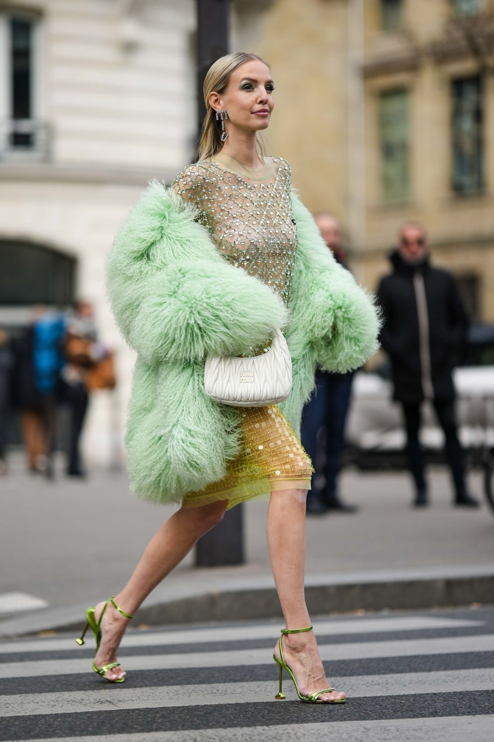 巴黎时装周街拍—miu miu秀场外的模特网红穿搭!